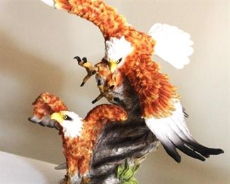 More wonderfully detailed bald eagle collectibles.