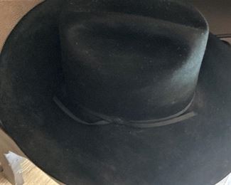 Another cowboy hat