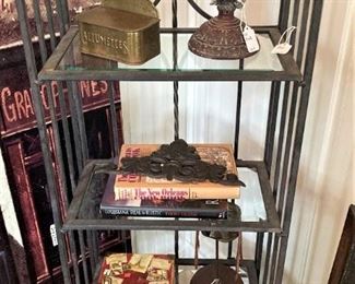 Collapsible 4-tier shelving unit 