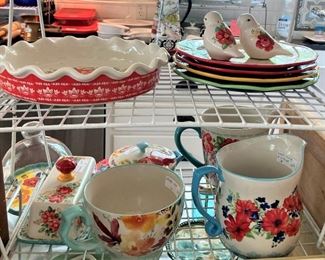 Colorful everyday dishes