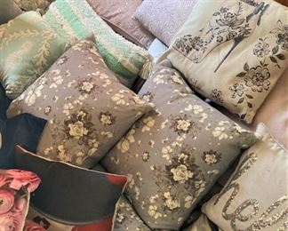 Mannnnny more pillows