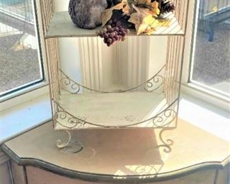 Small corner cabinet and darling "cage" décor