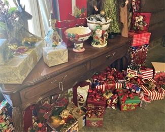 Sofa table/desk; more Christmas decorations
