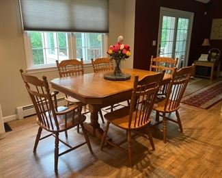 Beautiful Ash/Oak Dining set - w/ 2 leaves and 6 chairs