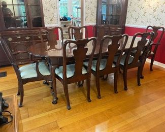 2______$695 
Dining Room table Old Towne Mahog 60" + 16" x 3 leaves. 6 chairs & 2 arms 
