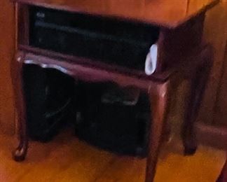 28______$75
Side table 26Tx24Lx19D