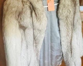 $275 Silver fox jacket sz 6 or 8 