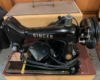 Antique Singer sewing machine with carrying case