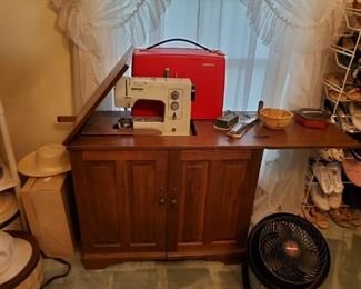 Bernina 830 Sewing Machine