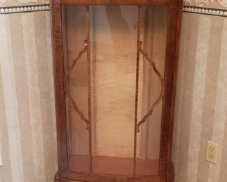 Vintage curio w/glass shelves