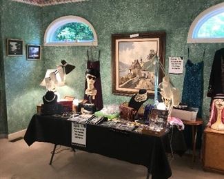 Items Located In The 1st Bedroom (Master)