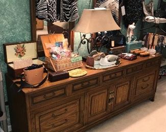 Items Located In The 1st Bedroom (Master)