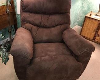 Items Located In The 1st Bedroom (Master)