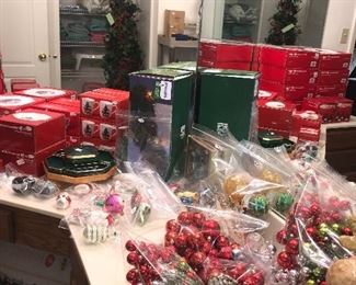 Items Located In The Jack And Jill Bathroom (Upstairs)