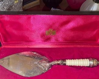 Made in Japan Bone Handle Cake Server