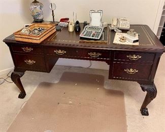 Hekman Leather Top, Claw Foot, Keyhole Desk