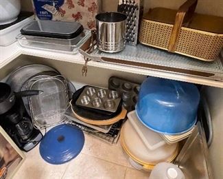 Pizza Pans, Cup Cake and Cake Pans, Bread Warmer, Cake Container, Vegetable Containers, Strainers