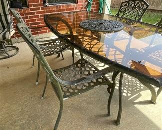 Outdoor Aluminum Patio Glass Table
With 4 Chairs