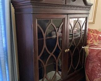 Another nice display cabinet