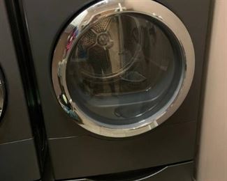 Bosch Vision 500 Series Front Load Dryer in Anthracite