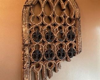 Distressed Arch Wall Decor with Fleur De Lis Detail