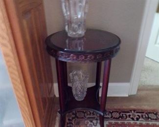 corner table w/crystal