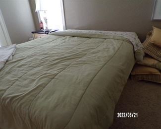 queen bed, no headboard