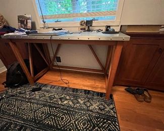 metal topp desk