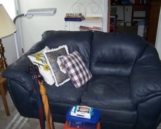 BLUE LEATHER LOVE SEAT, BRASS LAMP & SMALL OAK STAND