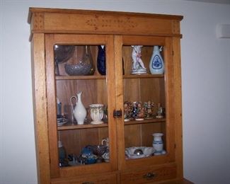 OLD OAK SPOON-CARVED TWO PIECE STEP-BACK CUPBOARD & SMALLS