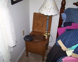 BETTER VIEW OF THE OAK POTTY SEAT