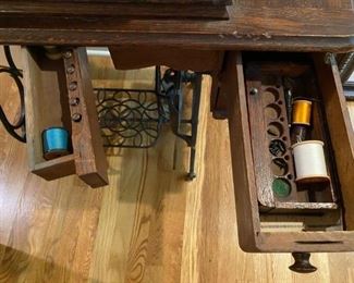 1901- Davis Sewing Table with 4 Drawers / with original certificate