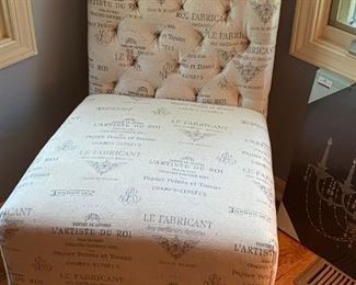 Tufted Back Bedroom Accent Chair 