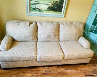 2______$550 	
Sofa Greydger looks brand new burlap style  • 91L x31Tx 38W