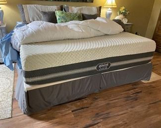 33______$695
King size bed Beautyrest black with box spring