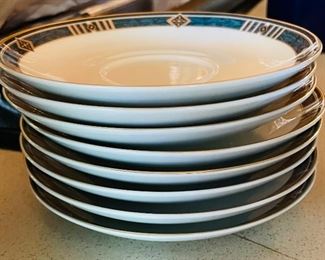  71______$220 
Wedgwood Embassy Kenyon 24 plates + 8 cups - 1995-1997