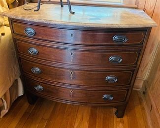 83______$800 
Pair of Drexel Heritage chests mat marble top • 33Hx37Wx21D