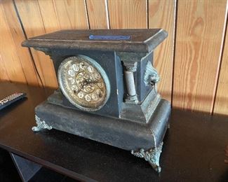 $50
Antiques mantel clock