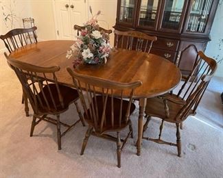 Hitchcock Table (6) chairs & (2) leaves