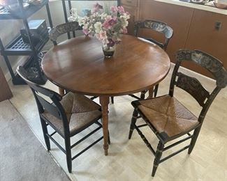 Hitchcock Table & (4) chairs