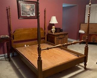 Vintage Ethan Allen - Timeless Full size 4 poster bed.