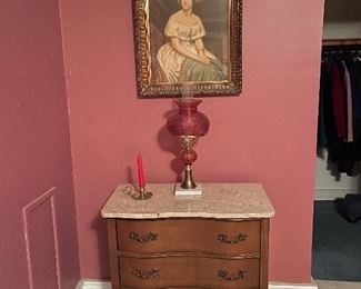 Sweet little marble top dresser.  This could be used in so many different places.  I can see this in between two twin beds!  