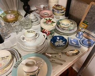 Glassware & collectibles