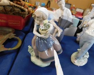 Llladro girl with flowers figurine