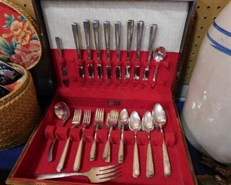 Flatware set