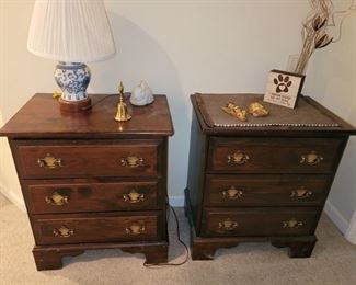 Pair of small chests, nightstands