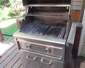 Lynx natural gas grill with Ceramic Briquettes, 
