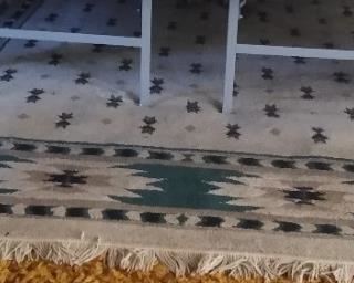 Large Aztec design are Rug approx. 66x 90