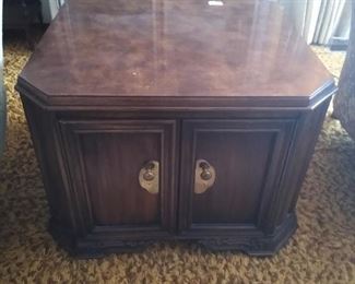 Mahogany decorative side table 26x26x20