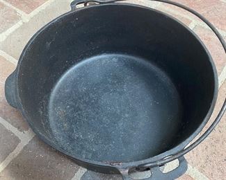 Cast Iron Dutch Oven